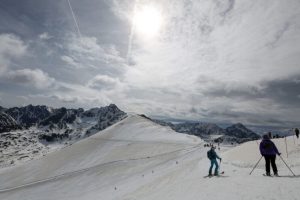 Kibice skoków ukarani mandatami za odpalenie flar na Kasprowym