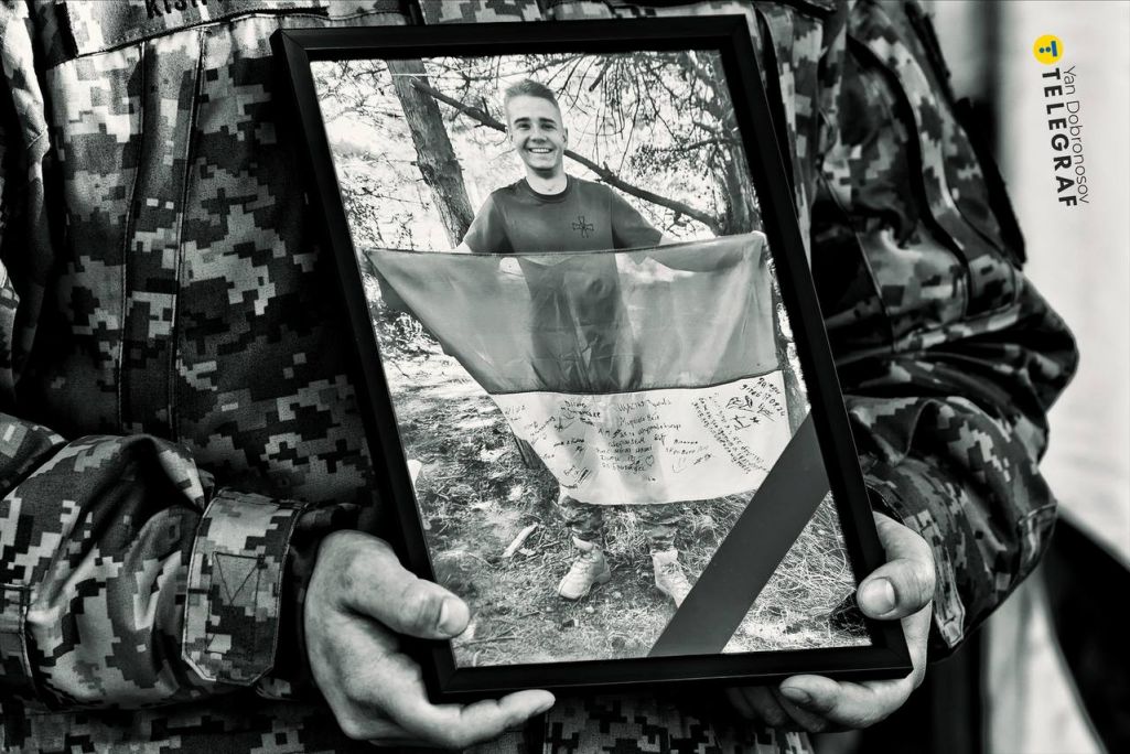 W Kijowie pożegnano Filipa Antosiaka. 19-letni Polak poległ na Ukrainie