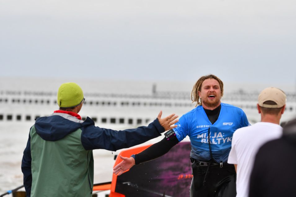 Maciej Rutkowski przepłynął Bałtyk