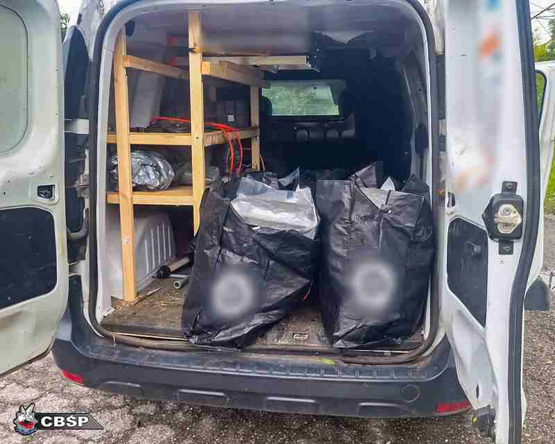 Narkotyki w aucie/ CBŚP