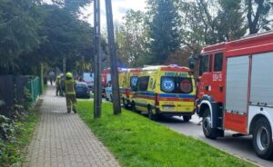 Karetki i wóz strażacki